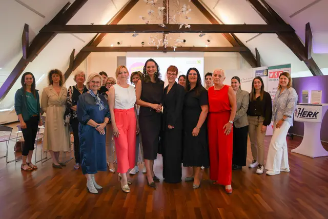 Gabi Lechner, Silvia Reindl, Christiane Ortner, Bettina Wagner, Karin Rauch, Manuela Weinrauch (v. l.)