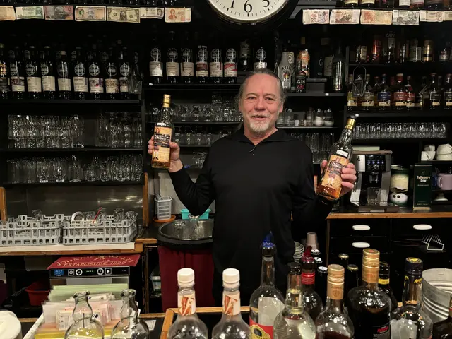 Über 1.200 Whiskeys und vegane Küche erwarten dich in Margar