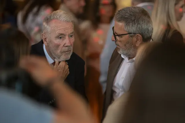 Wiener Neustadts Bürgermeister Klaus Schneeberger im Gespräch mit Ex-WKNÖ-Wiener Neustadt-Obmann Erich Panzenböck. | Foto: Thomas Gobauer