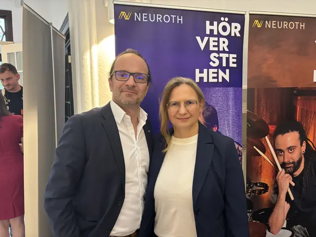 Neuroth-Hörexperten Manfred Mikovits und Gebietsleiterin Melanie Heckmann | Foto: MeinBezirk/Evelyn Wanz