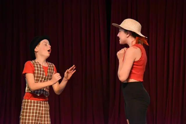 Kinder entdecken beim gemeinsamen Theater- und Pantomime-Spiel ihre Ausdruckskraft und stehen selbst im Mittelpunkt des Geschehens. | Foto: MeinBezirk/Rosenberger Victoria