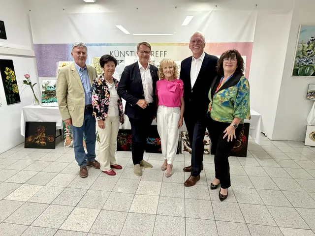 Freude bei Bgm. Ing. Günter Müller, Traude Payer, Bgm. KommR. Ing. Marcus Martschitsch, SR Helga Glatz, Alfred Hackl und Manuela Krammer (v.l.). | Foto: Gemeinde St. Johann