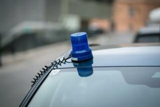 Zwei Männer sollen in Slowenien ein Auto gestohlen haben, österreichische Polizisten nahmen sie fest.  | Foto: Bernhard Knaus