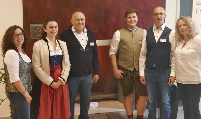 Das Team der Feba Feuerbestattung in Innermanzing. | Foto: Magdalena Deskovic / MeinBezirk