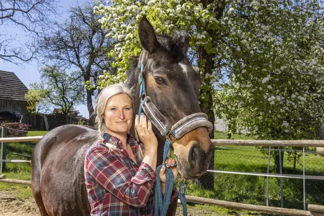 Für Michaela aus dem Bezirk Horn dreht sich am Hof normalerweise alles um Vierbeiner. | Foto: Ernst Kainerstorfer