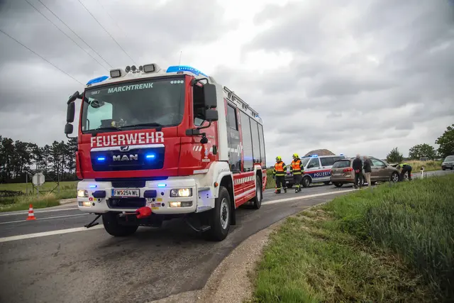 Im Kreuzungsbereich Paschinger Straße/Eichenstraße in Marchtrenk forderte ein Pkw-Crash zwei Verletzte. | Foto: laumat.at
