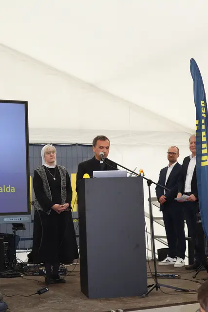 Pfarrer Wojciech Galda nahm die Einweihung vor.  | Foto: Elisabeth Zangerl
