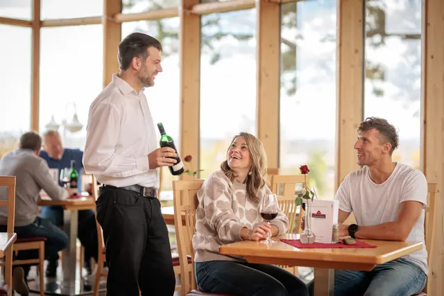 Familie Wertek Vorstellung Wein. | Foto: Weingut Schlossberg
