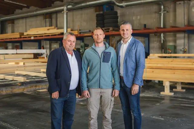 Bürgermeister Bernhard Karnthaler (ÖVP), Martin Gobauer, Gemeindetrat Christian Ponweiser (ÖVP). | Foto: Gemeinde / HÜBL