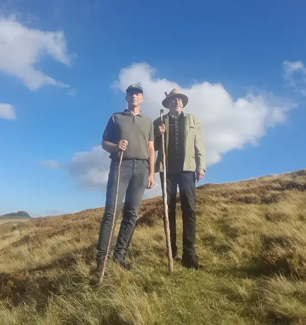 Franz Bergler und Alois Kiegerl, Herausgeber des Buches "Über die Alm". | Foto: Kiegerl