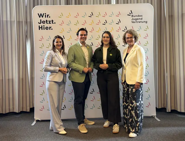 Junge Menschen diskutierten in St. Pölten mit der Politik bei der Österreichischen Jugendkonferenz ihre Forderungen über Social Media, digitale Teilhabe und Desinformation. | Foto: Lina Chalusch