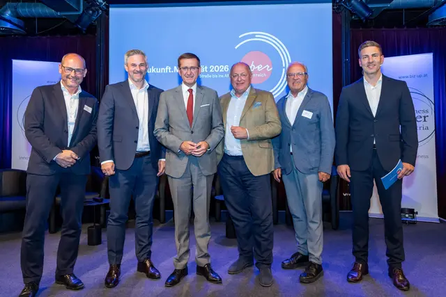 Florian Mayrhofer (Steyr Automotive), Harald Gottsche (BMW Group Werk Steyr), Wirtschafts-Landesrat Markus Achleitner, Andreas Klauser (PALFINGER), Rudolf Mark (MARK Metallwarenfabrik), Philipp Pichler (Business Upper Austria). (v.li.)
 | Foto: Roberta Pelzl-Mairwöger/Cityfoto