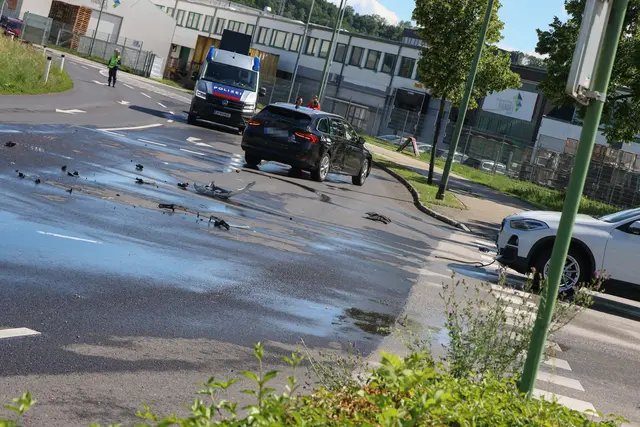 Skoda und BMW krachen in Wels-Pernau zusammen