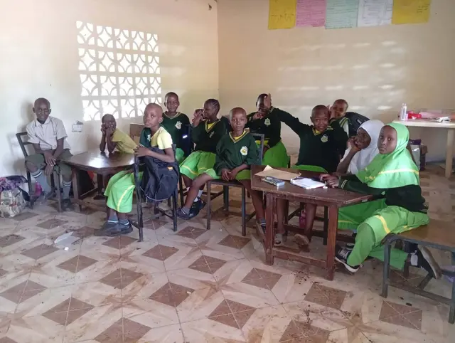 In Kenia ist es keine Selbstverständlichkeit, die Schule besuchen zu dürfen: Die vierte Klasse der Primary. | Foto: Zukunft dank dir