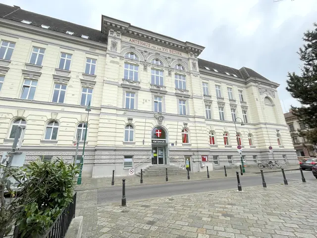 Besucherinnen und Besucher erhalten Einblicke in die Arbeit von Bezirksvorstehung, Standesamt, Bestattung Wien, Bezirksmuseum, Pass- und Meldeamt, Einwanderung und Staatsbürgerschaft sowie Wahlreferat. | Foto: Michael J. Payer