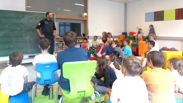 Die Stadtpolizei besuchte den Schülerhort. | Foto: Stadtpolizei