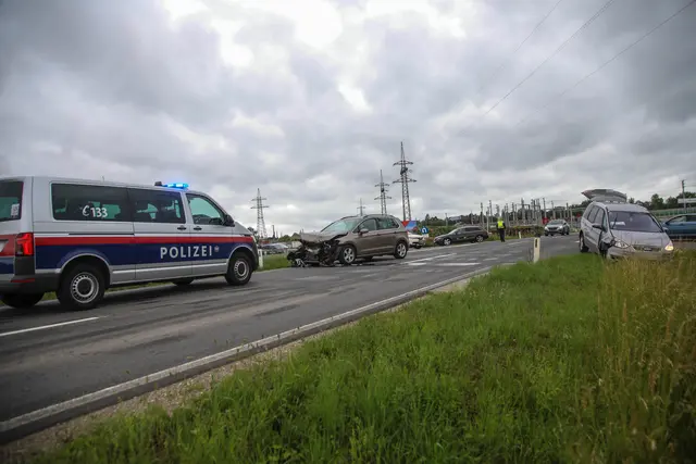 Im Kreuzungsbereich Paschinger Straße/Eichenstraße in Marchtrenk forderte ein Pkw-Crash zwei Verletzte. | Foto: laumat.at