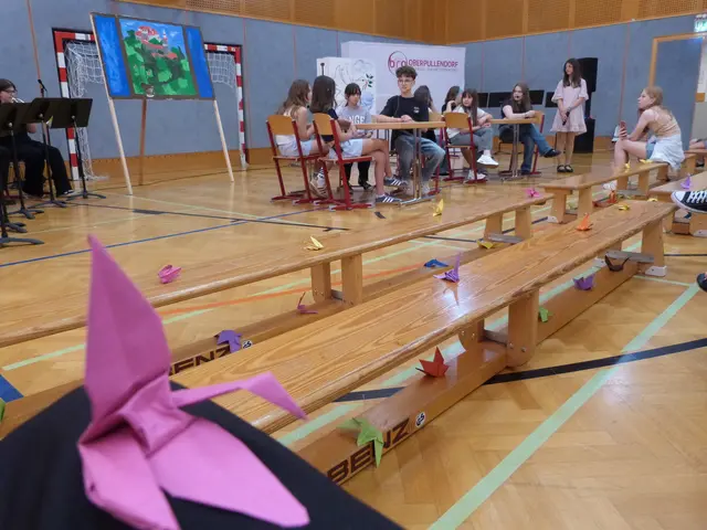 Besonders spannend war, dass das Publikum mit selbst gefalteten Origami-Vögeln in das Theatergeschehen interaktiv muteinbezogen wurde.  | Foto: Vanessa Wittmann