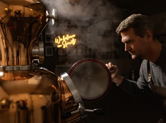 Edelbrandsommelier und Master Distiller Simon Alber.  | Foto: Simon Alber Spirits GmbH
