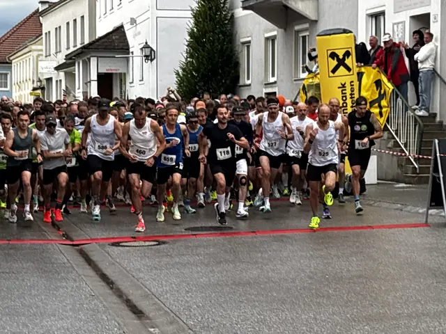 
Insgesamt waren Vertreterinnen und Vertreter von 72 Unternehmen und Institutionen aus der Region mit dabei. Für die gewohnt unterhaltsame Begleitung der Veranstaltung sorgte erneut Moderator Mathias Sollböck. | Foto: Dietl-Schuller