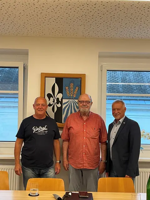 Vizebürgermeister Kurt Steindl, Gemeinderat Ingo Landegger UND Bürgermeister Herbert Porsch (vlnr) bei der Angelobung. 
 | Foto: Gemeinde