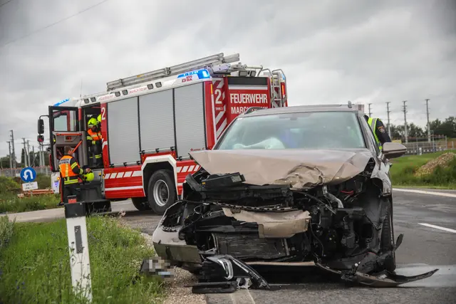 Im Kreuzungsbereich Paschinger Straße/Eichenstraße in Marchtrenk forderte ein Pkw-Crash zwei Verletzte. | Foto: laumat.at