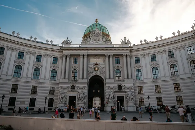 In den kommenden Tagen gibt es in Wien ein Wechsel zwischen Sonne und Wolken. Bis zu 25 Grad sind dennoch zu erwarten. | Foto: Hannes Köttner/Unsplash