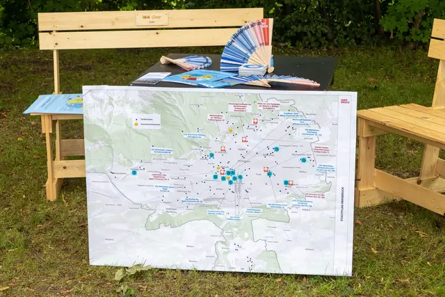 Auch eine Karte der cooling zones und INN-Oasen im Stadtgebiet wurde präsentiert. | Foto: © Stadt Innsbruck/F.Bär