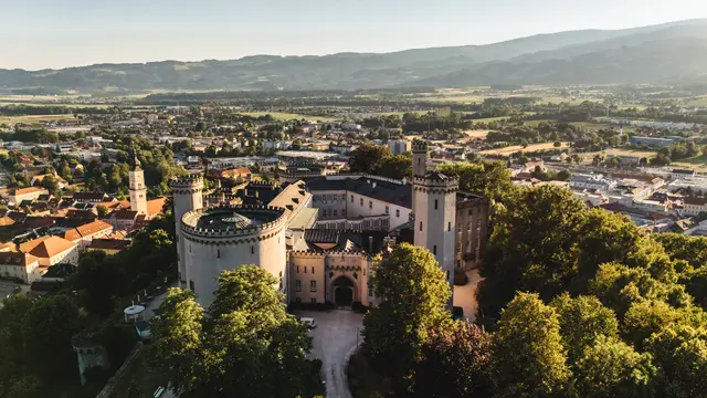 Am Mittwoch, dem 1. Juli, findet am Schloss Wolfsberg die diesjährige Sommerausstellung unter dem Titel "TRANSFER" statt. | Foto: KSL Tourismus Marketing GmbH/ Rene Knabl