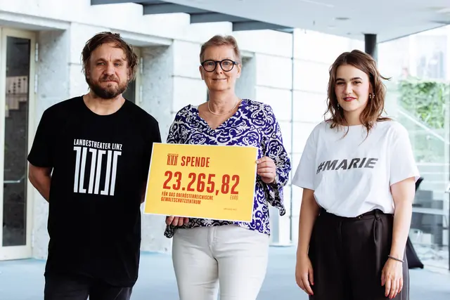 Von links: Schauspieldirektor David Bösch, Eva Schuh (Gewaltschutzzentrum OÖ) und Schauspielerin Cecilia Pérez. | Foto: Philip Brunnader