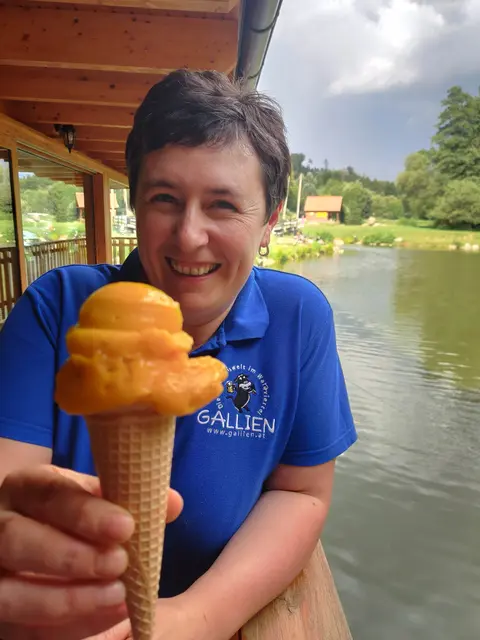 Neben Klassikern wie Vanille, Schokolade oder Stracciatella sorgen Kreationen wie Apfelstrudel, Kürbiskern oder Spritzer für Abwechslung. | Foto: Gallien