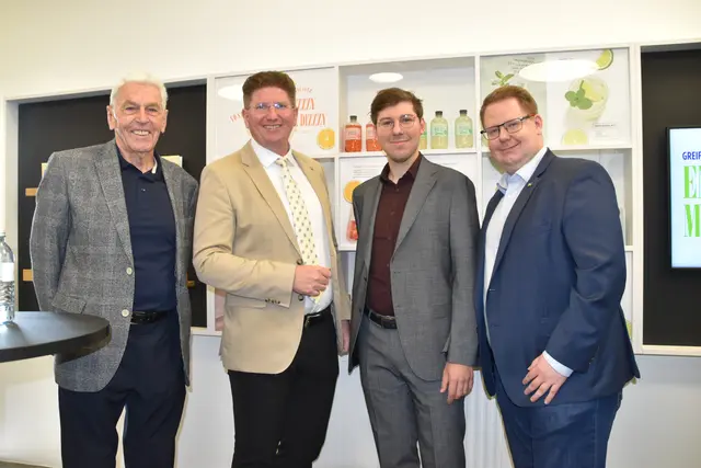 Altbürgermeister Alfred Flammer, Bezirkshauptmann Christian Pehofer, Stadtrat Lukas Schinner und Stadtrat Philipp Schottleitner-Heinrici. | Foto: Mirjam Preineder