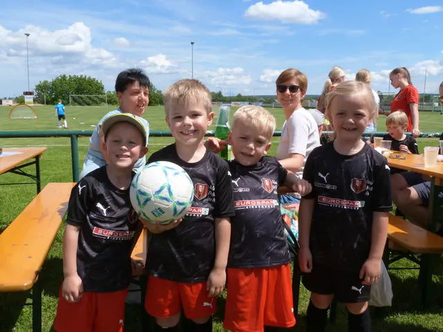 Die jüngsten Fußballtalente zeigten beim U6-Turnier in Neckenmarkt großen Einsatz und vor allem jede Menge Freude am Spiel. | Foto: Vanessa Wittmann