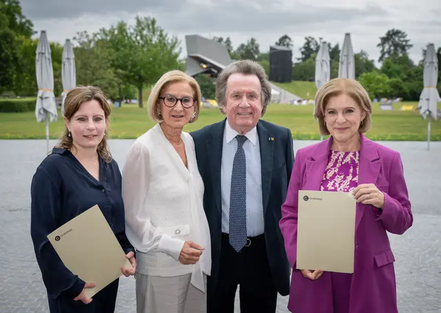 Große Freude über die Fortsetzung der erfolgreichen Kooperation zwischen dem ORF und der Grafenegg Kulturbetriebsges.m.b.H.: Grafenegg-Geschäftsführerin Simone Bamberg, Landeshauptfrau Johanna Mikl-Leitner, Grafeneggs künstlerischer Leiter Rudolf Buchbinder und ORF-Generaldirektorin Ingrid Thurnher (v.l.n.r.) | Foto: NLK Khittl