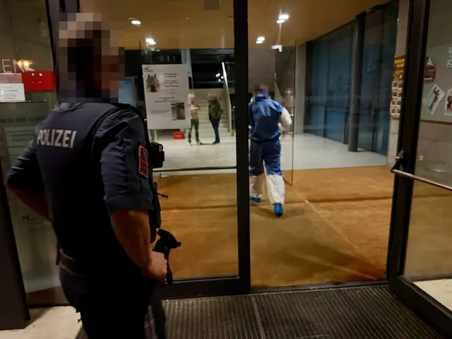 Die Spurensicherung der Polizei ist vor Ort. | Foto: FOTOKERSCHI / CHRISTIAN DOMS