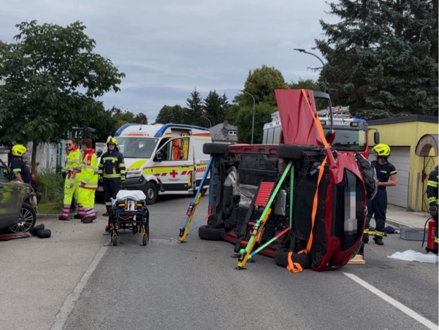 Ein schwerer Verkehrsunfall hat sich am Freitagnachmittag, dem 12. Juni, im Ortsgebiet von Mauerbach ereignet.  | Foto: DOKU-NÖ
