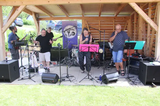 The Upstairs spielten bei ihrem Auftritt auch den Hit "Lady in Black" von Uriah Heep. | Foto: Josef Hofmüller