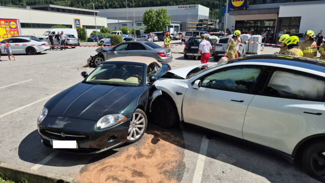 Auf dem Parkplatz des Gewerbegebietes kam es zu dem Unfall.  | Foto: ZOOM-Tirol