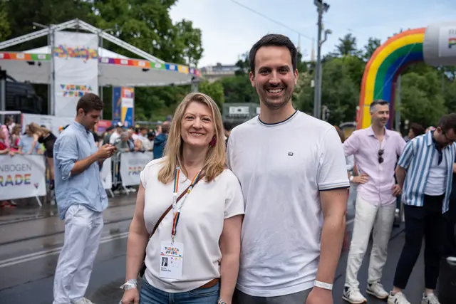 Vizebürgermeisterin Emmerling mit Bildungsminister Wiederkehr (beide Neos). | Foto: Sade Jerabek/MeinBezirk