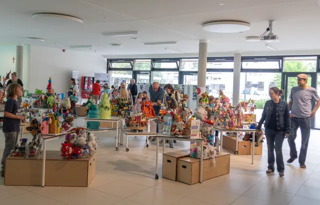 Die Besucher waren fasziniert von dem was die Kinder geschaffen haben! | Foto: Regina Courtier