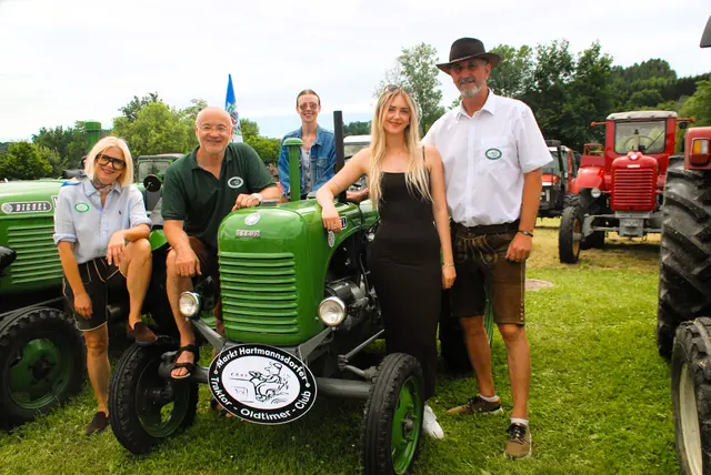 Es ist eine bereits liebgewonnene  Tradition , das sich  alljährlich die Oldtimerfans in Markt   Hartmannsdorf treffen 