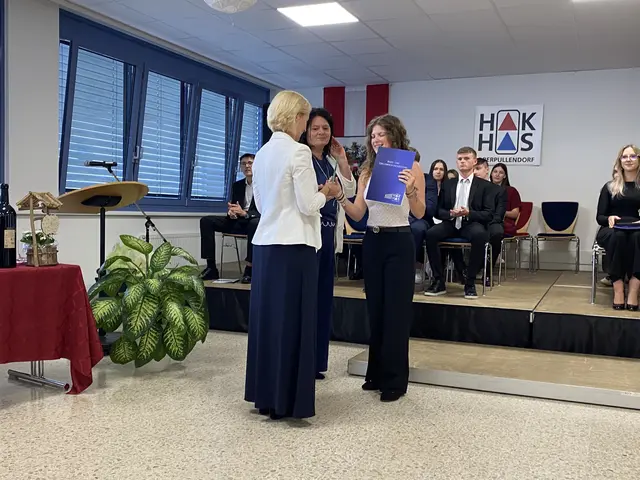 Absolvierte die Reife- und Diplomprüfung der HAK mit Auszeichnung: Liliane Hauer | Foto: Gesa Buzanich