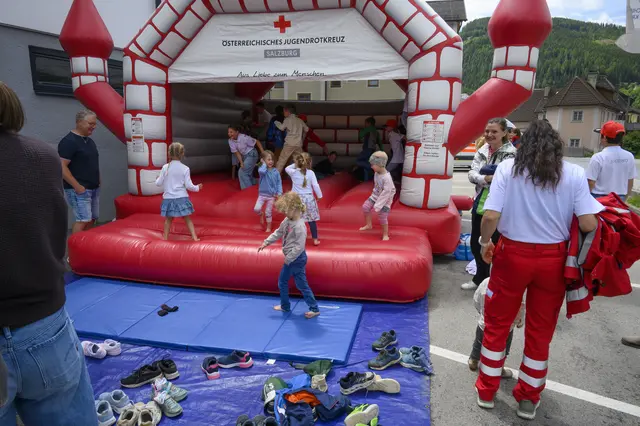 Spaß auf in der Hüpfburg | Foto: Peter Bolha