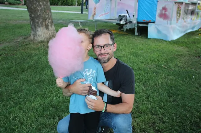 Wolfgangs Sohn, Jakob, ließ sich die Zuckerwatte schmecken