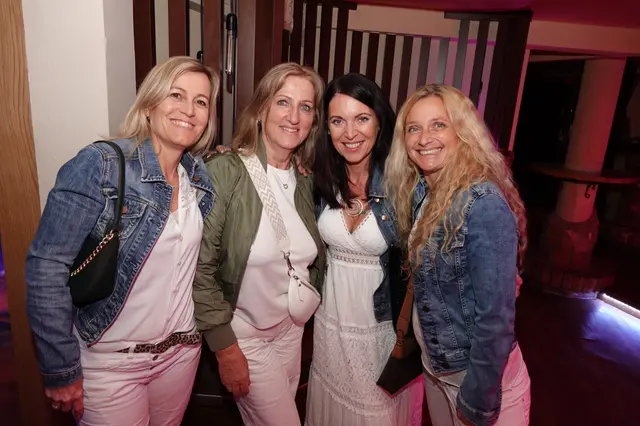 Stammgäste fanden genauso wie neue Gäste den Weg in die Burg um gemeinsam eine tolle Partynacht zu feiern.