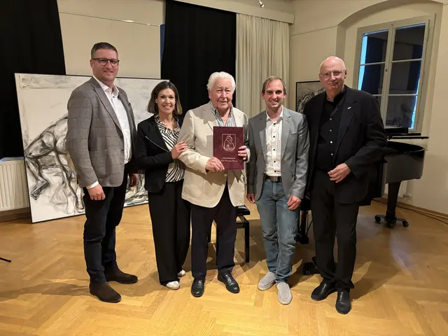 Bürgermeister Stefan Zimper, Kathi Schneider, Hannes Wöhrer, Vizebürgermeister Sebastian Goldfuß und Forum Bad Fischau-Brunn vorstand Harald Knabl. | Foto: Schauer