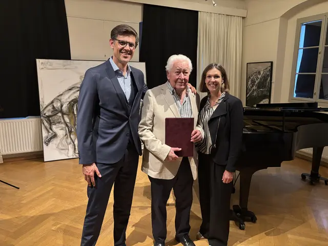 Hannes Wöhrer (Mitte) mit seinen stolzen Kindern Stefan Wöhrer und Kathi Schneider. | Foto: Schauer