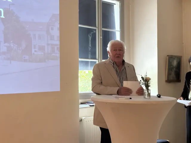 Buchautor Hannes Wöhrer über die Anfänge des Vereins, seine Gründung 1985 und was seitdem in Bad Fischau-Brunn in Gang gebracht wurde. | Foto: Schauer