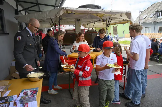 Essen aus der Feldküche | Foto: Peter Bolha