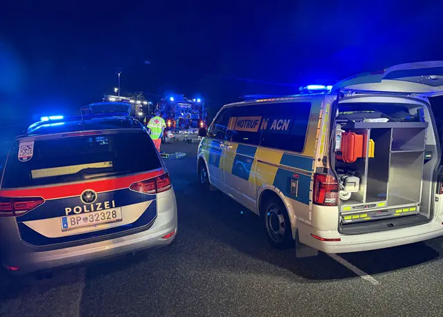 Nach der polizeilichen Unfallaufnahme mussten die schwer beschädigten Unfallfahrzeuge geborgen werden. | Foto: BFKDO BADEN / Stefan Schneider